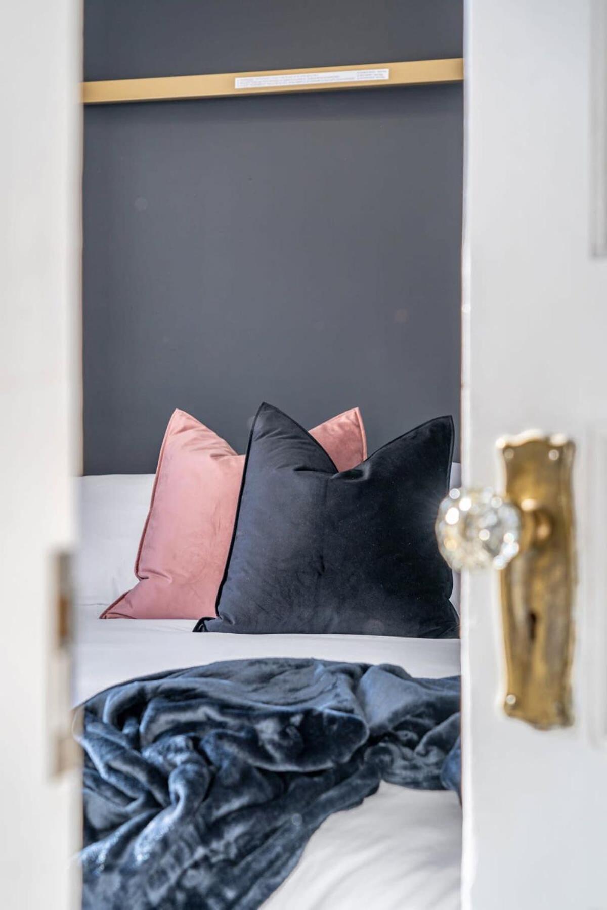 The Icon I Sleep 4 I Heritage House I 55 Roku Tv 크랜브룩 외부 사진